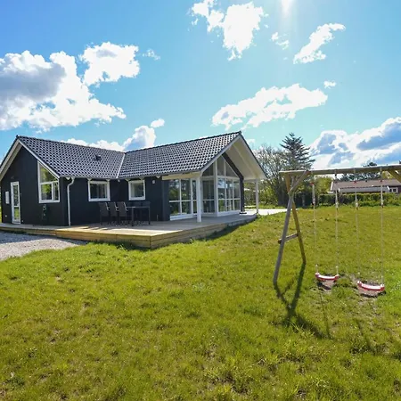 Three-bedroom In Дом отдыха Knebel